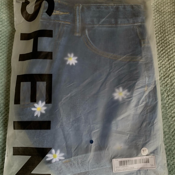 SHEIN Floral Denim Shorts - Picture 5 of 6